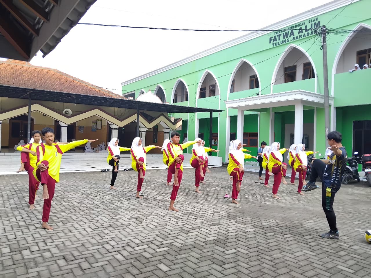 4. KEGIATAN OLAHRAGA